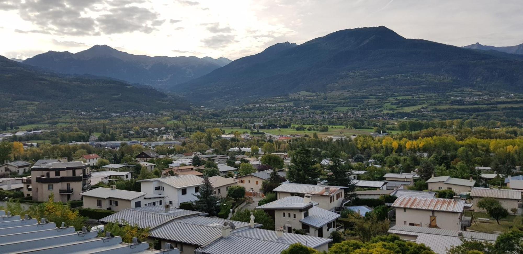 Appartement Plan D'Eau Vue Panoramique Embrun Ruang foto